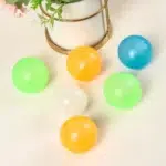 Balle qui colle au plafond